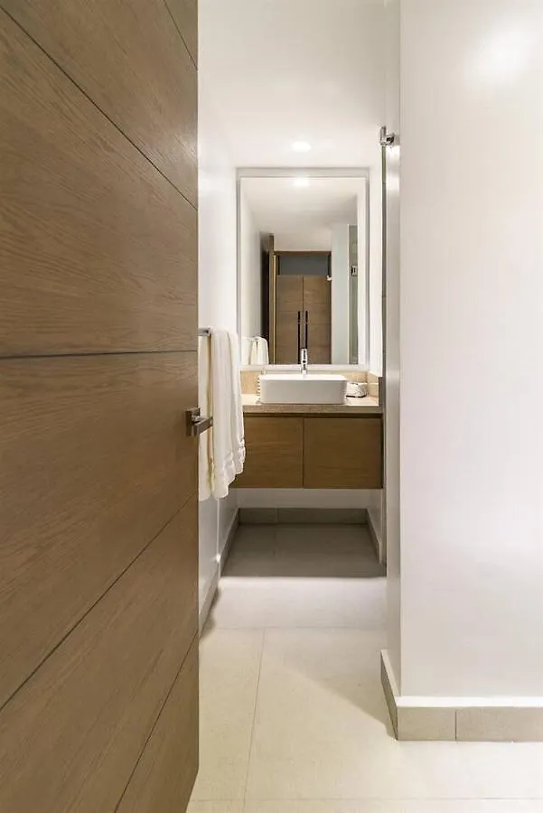 アパート New Modern Beach + Jungle Penthouse Condo アクマル